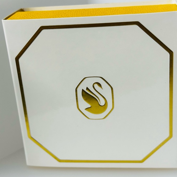 New In Box Authentic Swarovski SCS 2024 Beetle Crystal Metal Figurine #5668994 - Picture 11 of 16